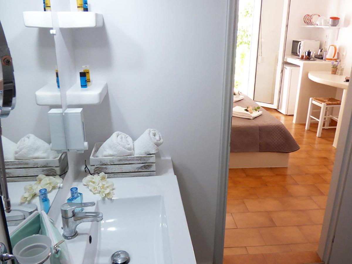 Tasoula Guest House Adamantas  Exterior photo